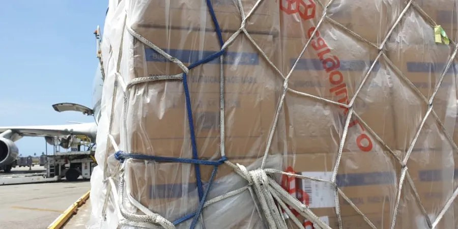 le-groupe-bouygues-et-scdm-font-un-don-de-materiel-medical-a-letat-de-cote-divoire-pour-la-lutte-contre-le-covid-19